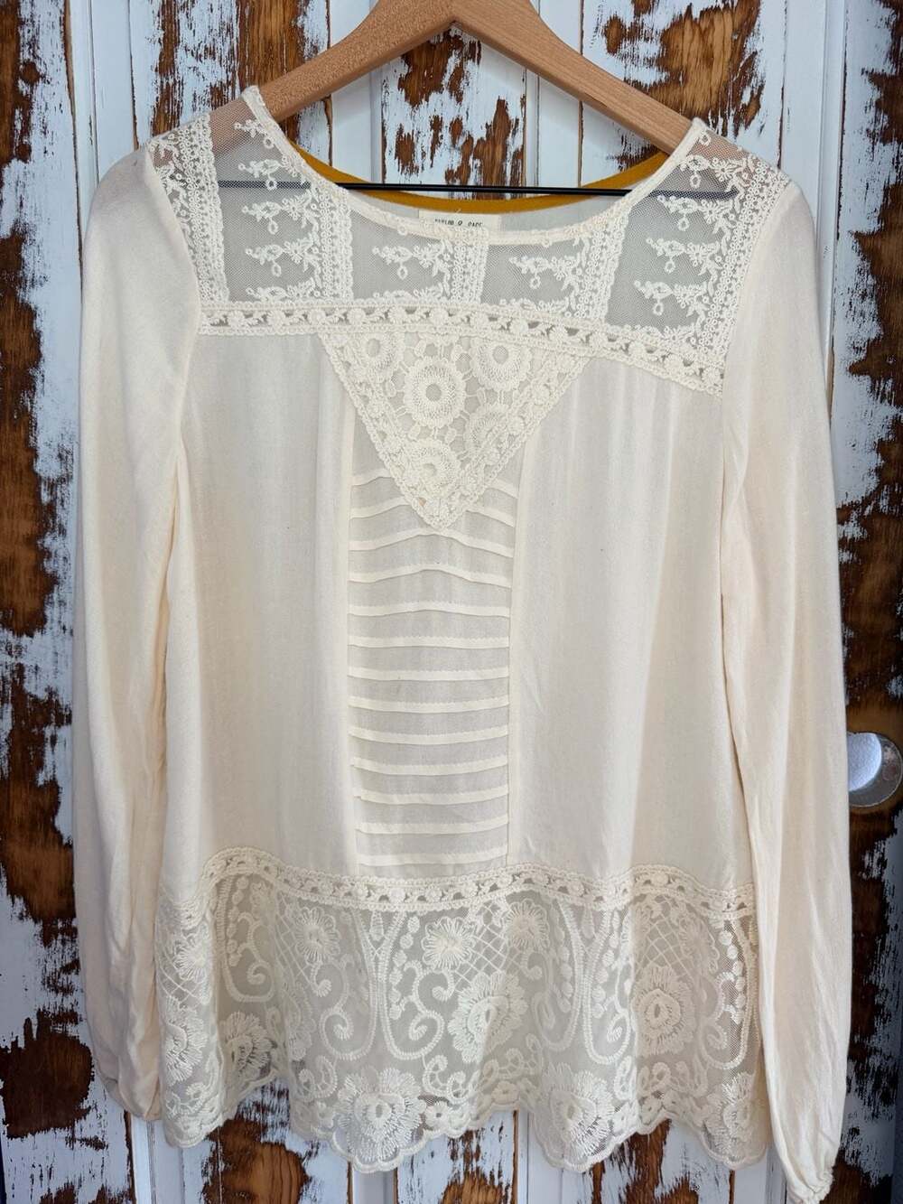 Taylor & Sage Long Sleeve Lace Lined Top Size Large Cream Lace Embroidery Boho